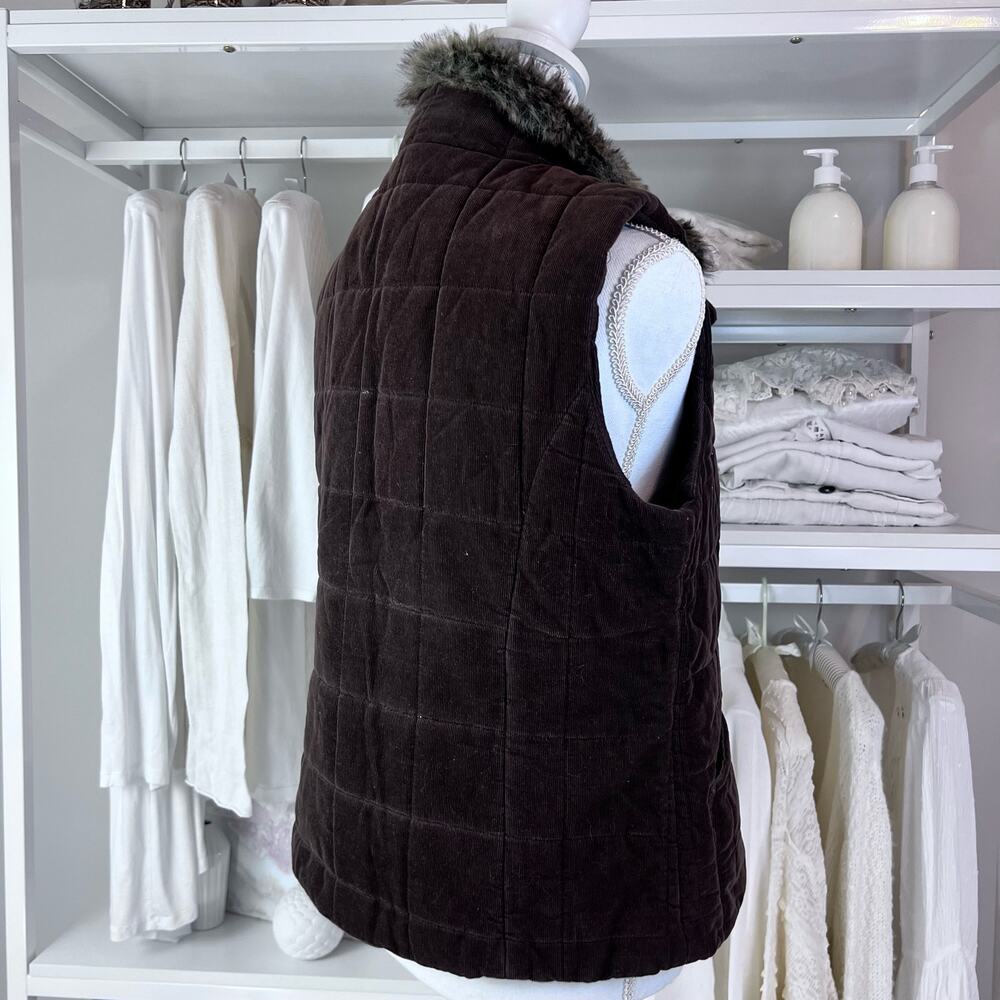 Charter Club Brown  Puffer Vest.  Sz. Petite Medium Item #0230 - Picture 5 of 11